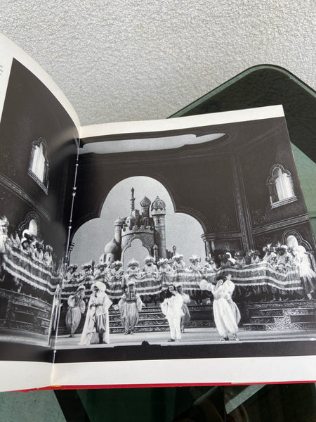 Knyga „Teatro alla Scala“