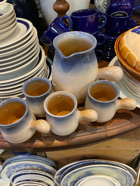 ĄSOTIS IR PUODELIAI