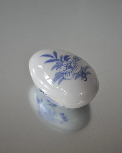 PORCELIANINĖ DĖŽUTĖ / KIAUŠINIS