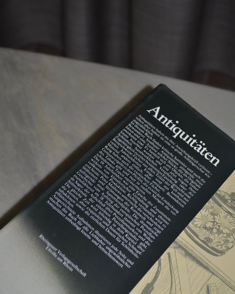 Knyga „Antiquitäten“