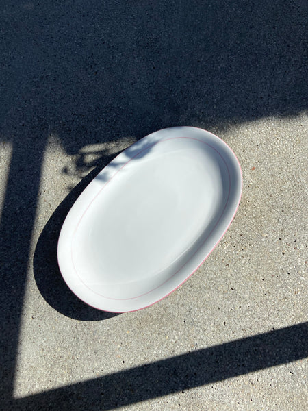 PORCELIANINĖ LĖKŠTĖ SU ROŽINIU KANTELIU