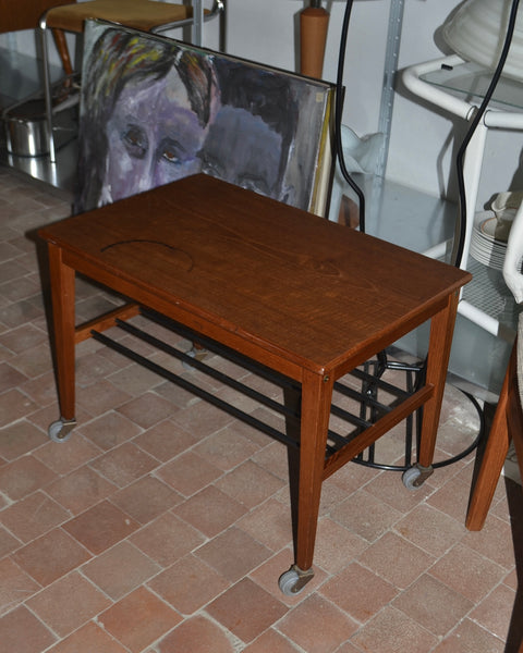 Vintažinis Mid-Century tikmedžio staliukas su ratukais