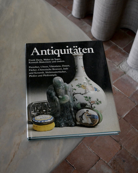 Knyga „Antiquitäten“