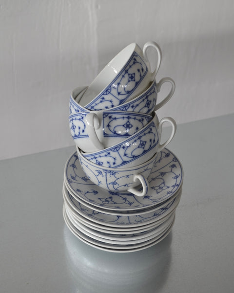 MĖLYNŲ RAŠTŲ PUODELIAI