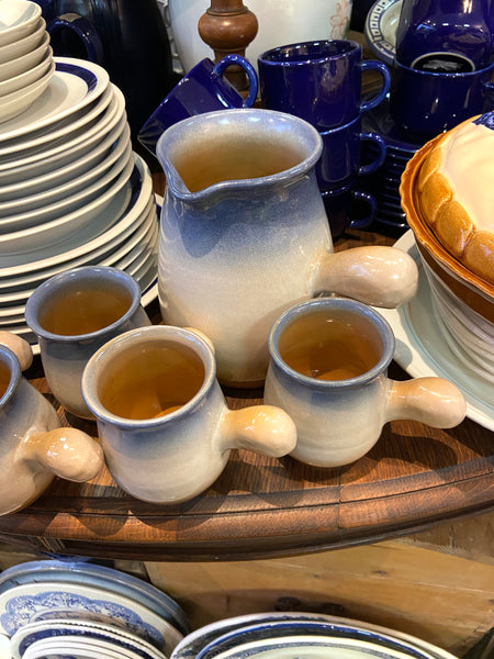 ĄSOTIS IR PUODELIAI