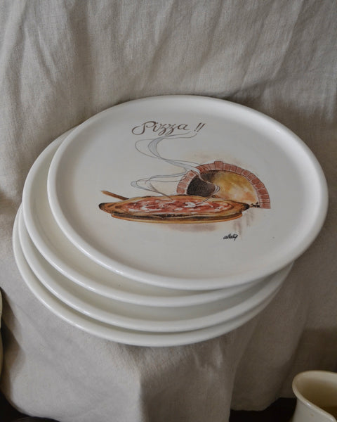 KETURIOS LĖKŠTĖS PIZZA