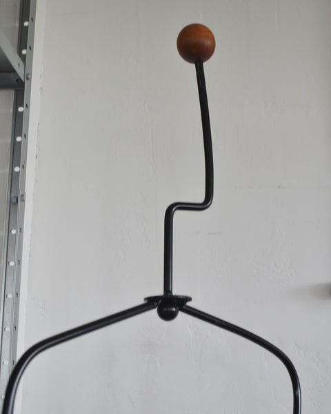 Vintažinis IKEA HÄPEN drabužių stovas („Dress Boy“), 1980–1990 m.