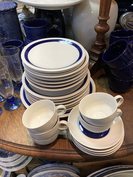 KOMPLEKTAS SU KOBALTO MĖLYNUMO JUOSTOMIS