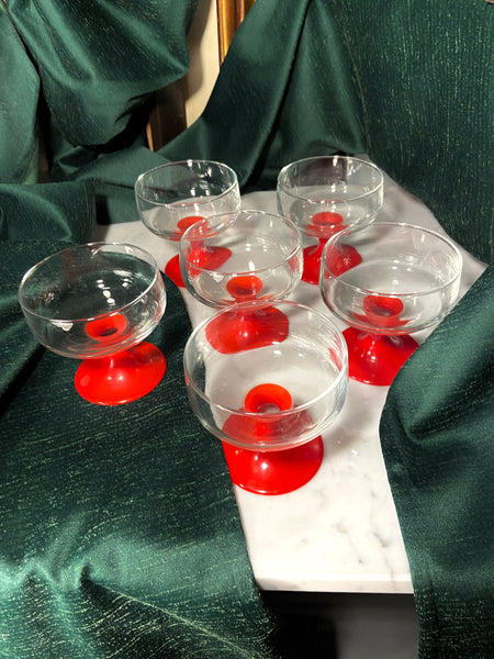 DESERTINĖS TAURĖS RAUDONA KOJELE