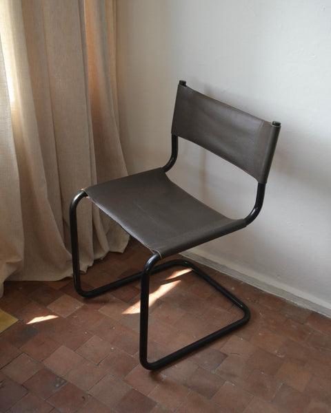 Bauhaus stiliaus kėdė