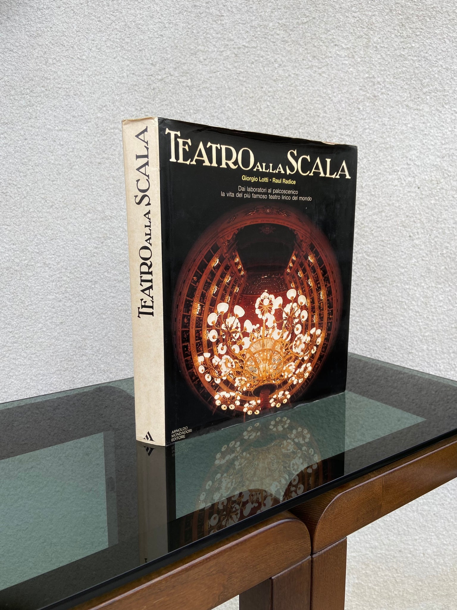 Knyga „Teatro alla Scala“