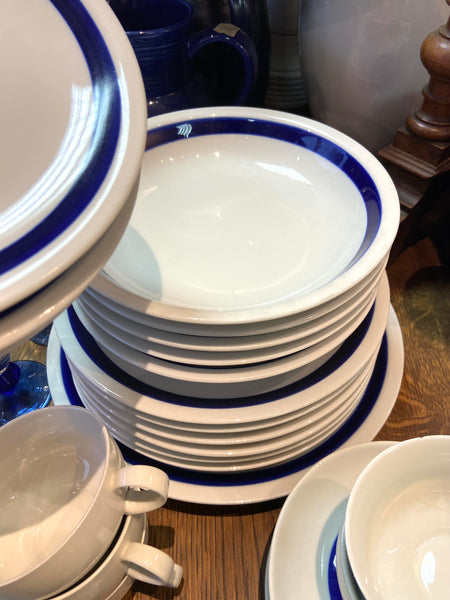 KOMPLEKTAS SU KOBALTO MĖLYNUMO JUOSTOMIS