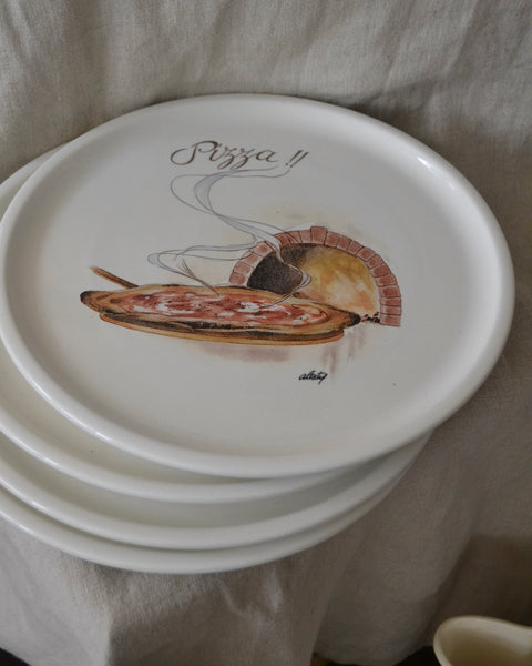 KETURIOS LĖKŠTĖS PIZZA