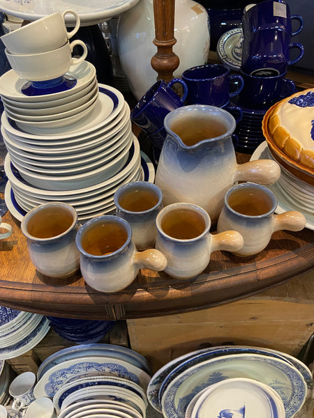 ĄSOTIS IR PUODELIAI