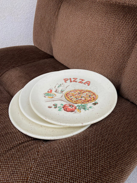 TRYS PICOS LĖKŠTĖS