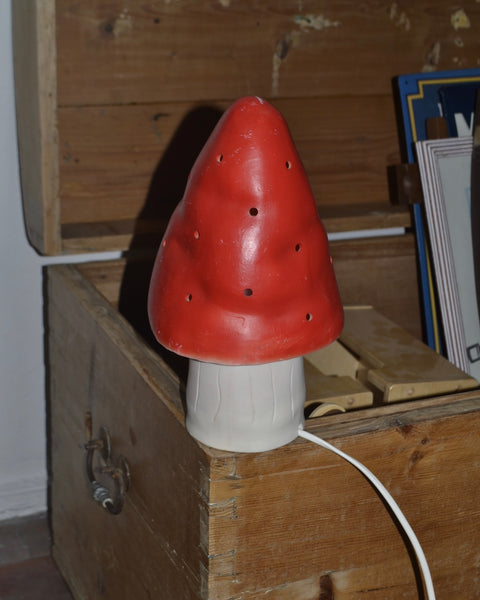 Vintažinis „Heico“ raudonas grybo formos šviestuvas