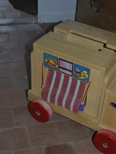 ŽAISLINIS GREITO MAISTO AUTOMOBILIS