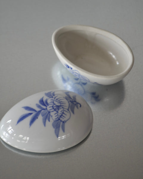 PORCELIANINĖ DĖŽUTĖ / KIAUŠINIS