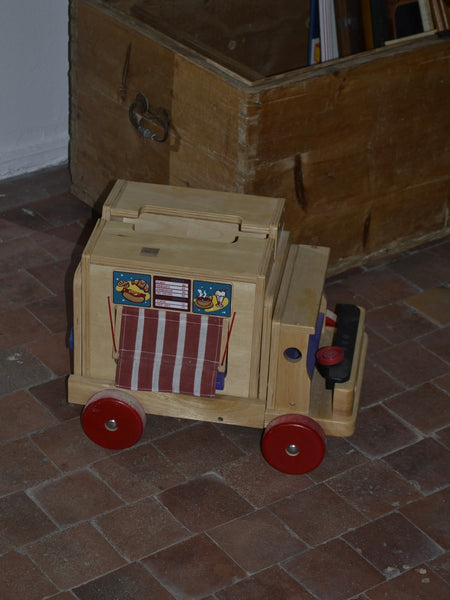 ŽAISLINIS GREITO MAISTO AUTOMOBILIS