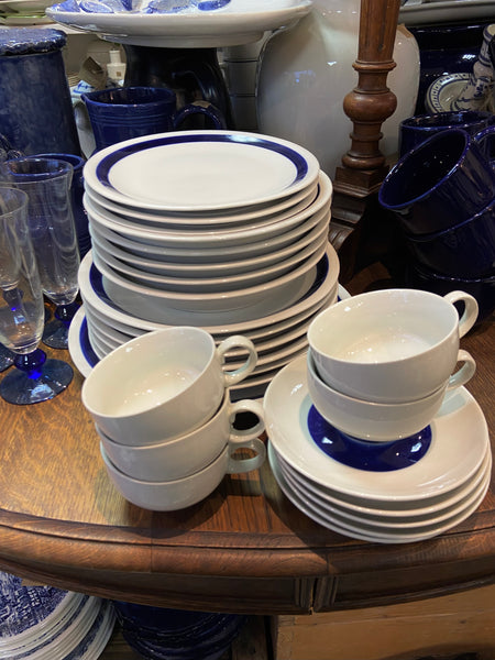 KOMPLEKTAS SU KOBALTO MĖLYNUMO JUOSTOMIS